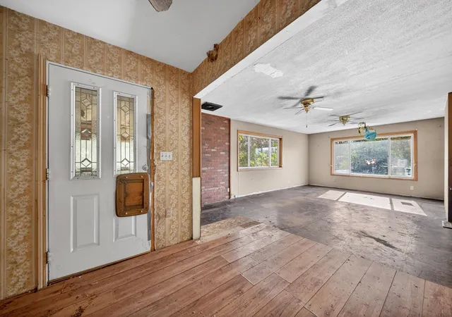 Photo 3 of Sale Pending at 611 S Farr Rd, Spokane Valley, WA | MLS# 202623620 | Listing updated on 2026-09-24