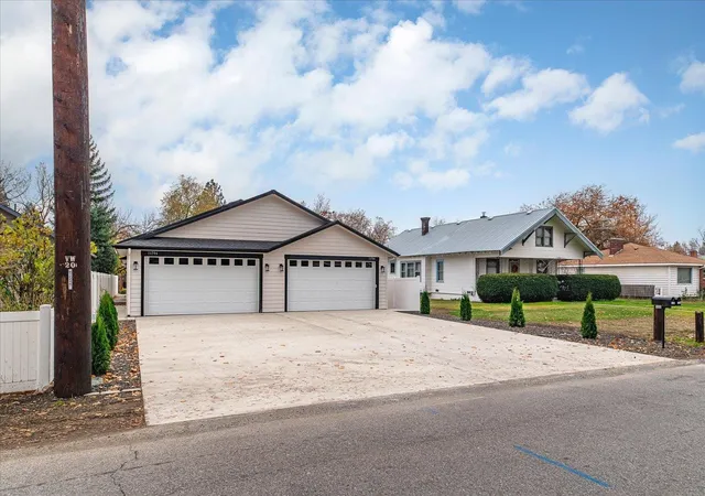 Photo 3 of Multi family home for sale at 11704 E Valleyway Ave, Spokane Valley, WA 99206 | MLS# 202623624 | Listing updated on 2026-09-25