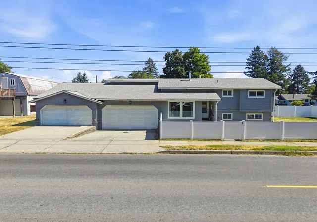 Photo 2 of Single family home for sale at 2721 S Freya St, Spokane, WA 99223 | MLS# 202623669 | Listing updated on 2026-10-09