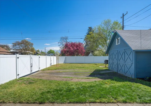 Photo 2 of Single family home for sale at 2228 N Cincinnati St, Spokane, WA 99207 | MLS# 202623690 | Listing updated on 2026-10-07
