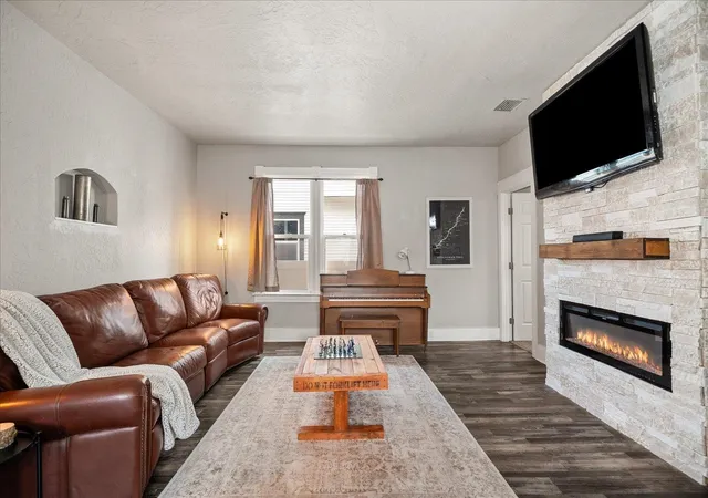 Photo 3 of Single family home for sale at 2228 N Cincinnati St, Spokane, WA 99207 | MLS# 202623690 | Listing updated on 2026-09-22