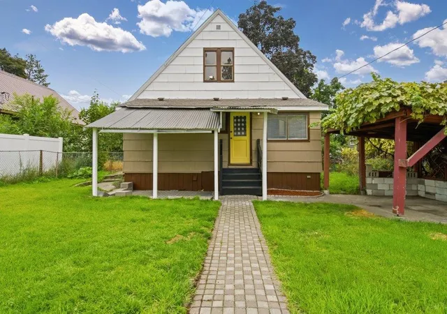 Photo 2 of Single family home for sale at 1724 W Cleveland Ave, Spokane, WA | MLS# 202623714 | Listing updated on 2026-09-24