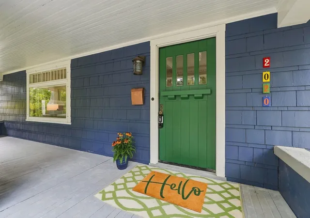 Photo 3 of Sale Pending at 2020 S Lincoln St, Spokane, WA 99203 | MLS# 202623734 | Listing updated on 2026-10-05