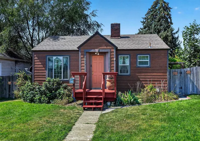 Photo 1 of Single family home for sale at 2811 N Crestline St, Spokane, WA 99207 | MLS# 202623748 | Listing updated on 2026-09-23