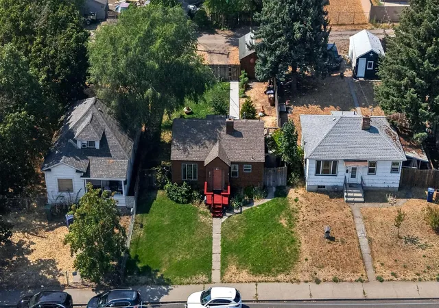 Photo 2 of Single family home for sale at 2811 N Crestline St, Spokane, WA 99207 | MLS# 202623748 | Listing updated on 2026-09-23