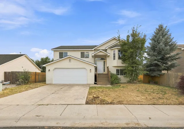 Photo 3 of Single family home for sale at 328 E Beverly Ave, Medical Lake, WA 99022 | MLS# 202623753 | Listing updated on 2026-10-07
