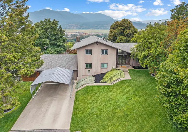 Photo 1 of Single family home for sale at 945 N Cedar St, Colville, WA 99114 | MLS# 202623763 | Listing updated on 2026-10-13