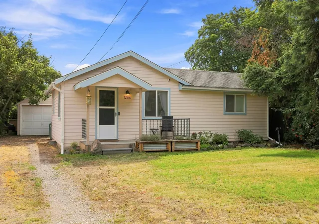 Photo 3 of Single family home for sale at 7206 E Euclid Ave, Spokane Valley, WA 99212 | MLS# 202623775 | Listing updated on 2026-10-20