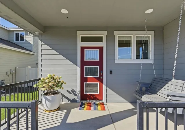 Photo 2 of Single family home for sale at 1009 W Osprey Hts Dr, Spokane, WA 99224 | MLS# 202623791 | Listing updated on 2026-09-12
