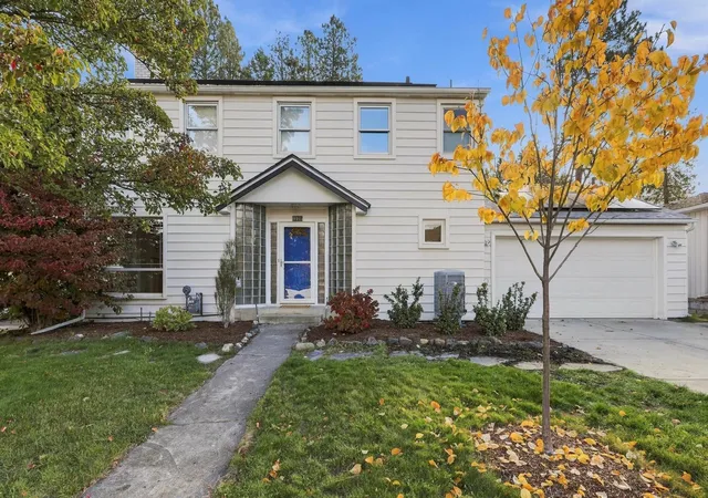 Photo 2 of Single family home for sale at 1429 S Walnut St, Spokane, WA 99203 | MLS# 202623797 | Listing updated on 2026-10-22