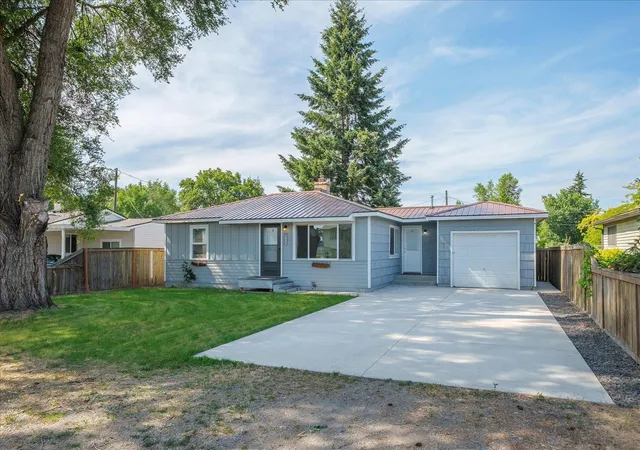 Photo 3 of Sale Pending at 8209 E Indiana Ave, Spokane Valley, WA 99212 | MLS# 202623938 | Listing updated on 2026-09-13