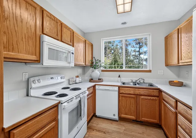 Photo 3 of Sale Pending at 1313 S Napa Ave, Spokane, WA 99202 | MLS# 202623951 | Listing updated on 2026-09-13