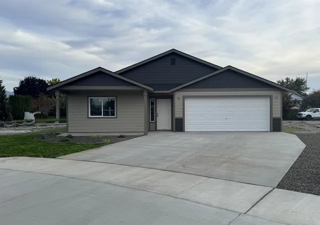Photo 2 of Single family home for sale at 425 N Garvin Ct, Greenacres, WA 99016 | MLS# 202623954 | Listing updated on 2026-09-26