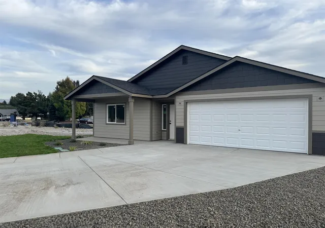 Photo 3 of Single family home for sale at 425 N Garvin Ct, Greenacres, WA 99016 | MLS# 202623954 | Listing updated on 2026-09-26