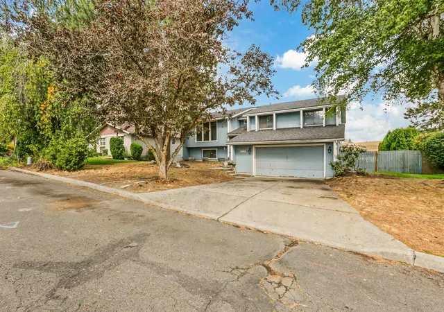 Photo 2 of Single family home for sale at 10806 N College Pl Dr, Spokane, WA 99218 | MLS# 202623989 | Listing updated on 2026-09-16