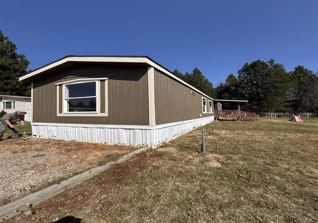 Photo 3 of Manufactured home for sale at 40602 N Newport Hwy, Elk, WA 99009 | MLS# 202623993 | Listing updated on 2026-09-16