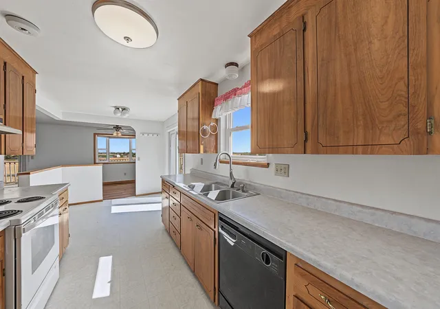 Photo 3 of Single family home for sale at 4874 Northeast Rd 3, Moses Lake, WA 98837 | MLS# 202623994 | Listing updated on 2026-10-20
