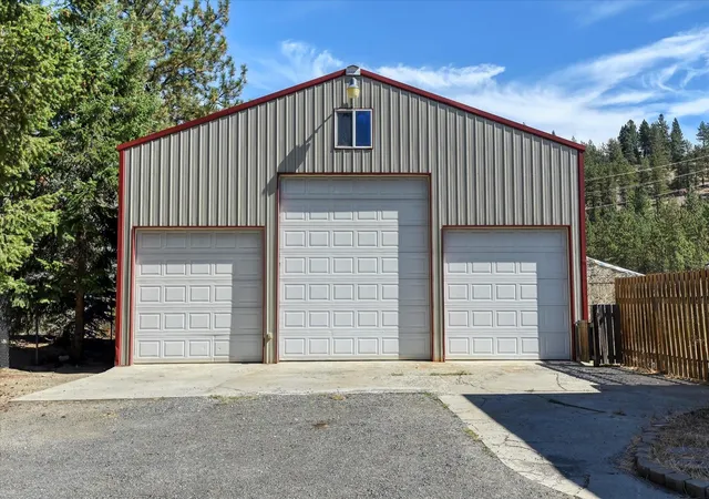 Photo 2 of Single family home for sale at 9022 N Nine Mile Rd, Nine Mile Falls, WA 99026 | MLS# 202624009 | Listing updated on 2026-09-16