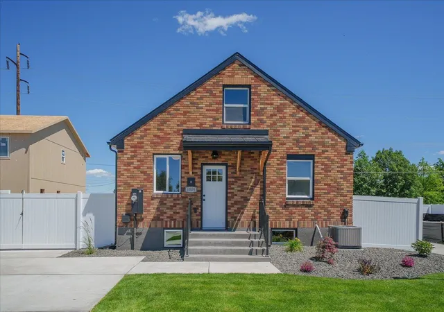 Photo 3 of Single family home for sale at 1005 S Century Rd, Spokane Valley, WA 99037 | MLS# 202624019 | Listing updated on 2026-10-07