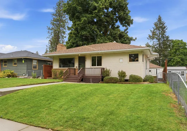 Photo 2 of Sale Pending at 3728 W Hoffman Ave, Spokane, WA 99205 | MLS# 202624039 | Listing updated on 2026-10-01