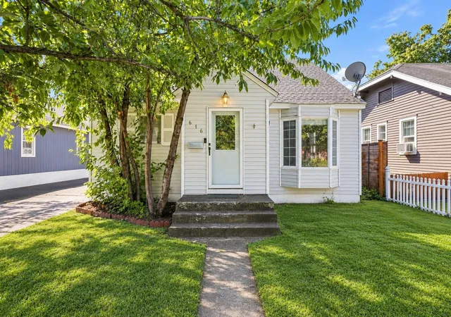 Photo 1 of Single family home for sale at 616 E 33rd Avenue, Spokane, WA 99203 | MLS# 202624060 | Listing updated on 2026-10-01
