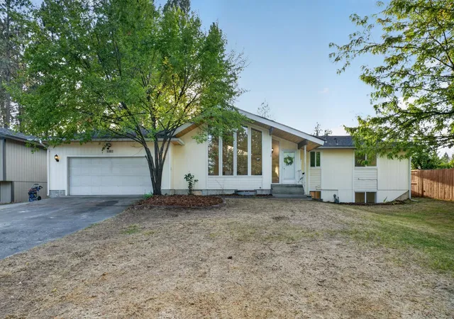 Photo 1 of Single family home for sale at 11811 N Bedivere Dr, Spokane, WA 99218 | MLS# 202624075 | Listing updated on 2026-09-17