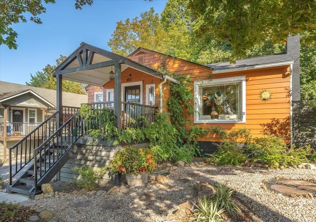 Photo 1 of Single family home for sale at 851 S Cowley St, Spokane, WA 99202 | MLS# 202624092 | Listing updated on 2026-10-07