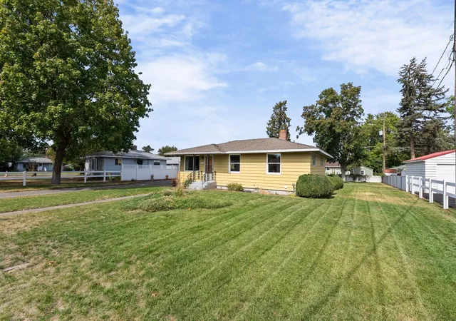 Photo 3 of Single family home for sale at 7913 E Indiana Ave, Spokane Valley, WA 99212 | MLS# 202624125 | Listing updated on 2026-09-18