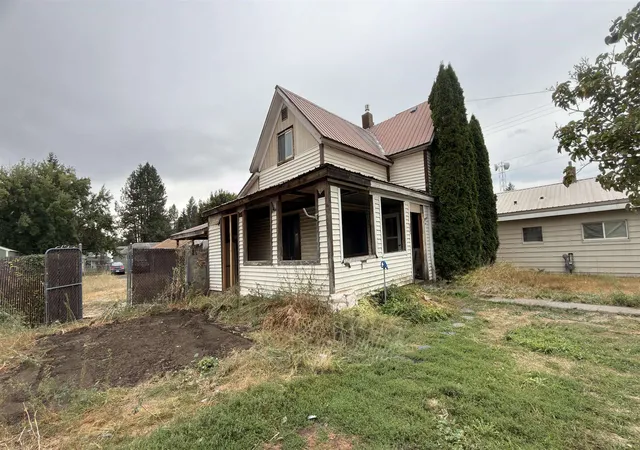 Photo 2 of Single family home for sale at 206 E Crawford St, Deer Park, WA 99006 | MLS# 202624146 | Listing updated on 2026-09-18