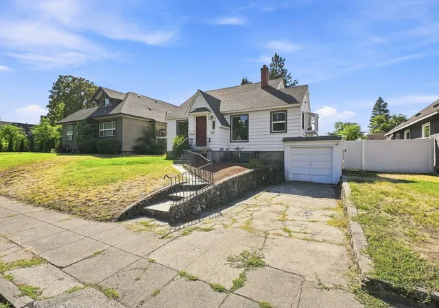 Photo 3 of Single family home for sale at 1221 W Garland Ave, Spokane, WA 99205 | MLS# 202624157 | Listing updated on 2026-09-12