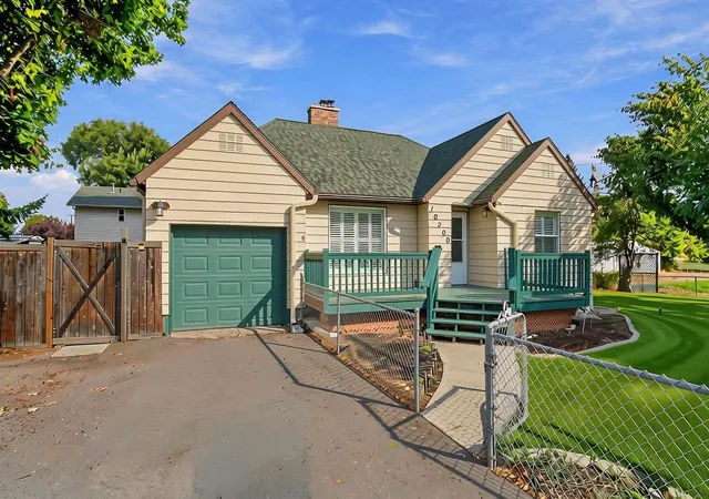 Single family home for sale at 10309 E Broadway Ave, Spokane Valley, WA 99206 | MLS# 202624187