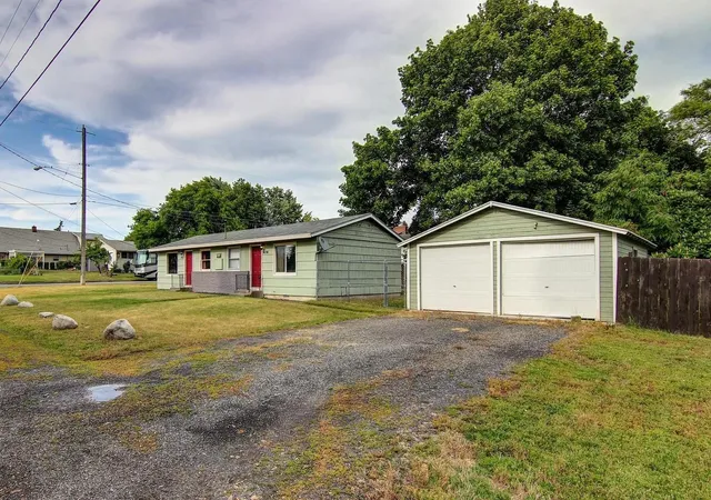 Photo 2 of Multi family home for sale at 904 N Felts Rd, Spokane Valley, WA 99206 | MLS# 202624198 | Listing updated on 2026-09-22