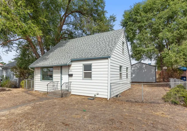 Photo 2 of Sale Pending at 2412 W Wellesley Ave, Spokane, WA 99205 | MLS# 202624230 | Listing updated on 2026-10-07