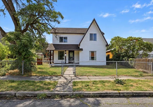 Single family home for sale at 1712 E Queen Ave, Spokane, WA 99207 | MLS# 202624238