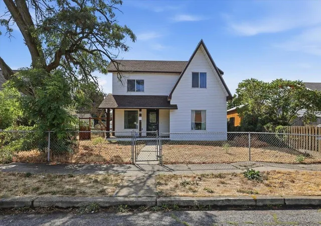 Photo 3 of Single family home for sale at 1712 E Queen Ave, Spokane, WA 99207 | MLS# 202624238 | Listing updated on 2026-09-21