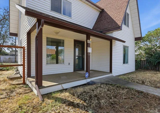 Photo 4 of Single family home for sale at 1712 E Queen Ave, Spokane, WA 99207 | MLS# 202624238 | Listing updated on 2026-09-21