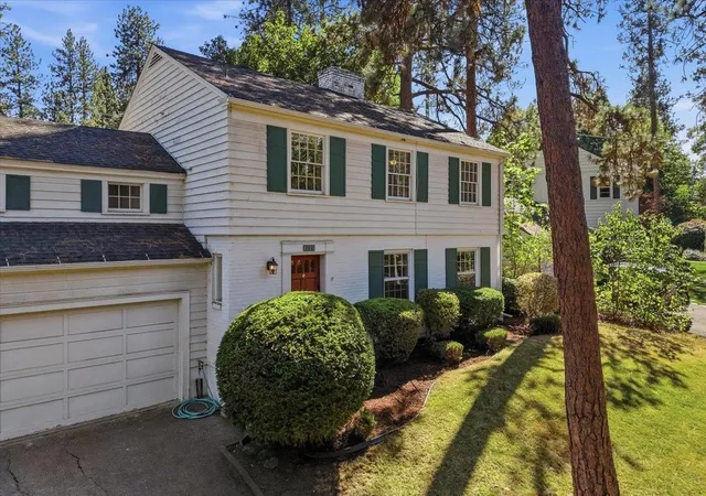 Photo 3 of Single family home for sale at 2227 S Garfield St, Spokane, WA 99203 | MLS# 202624247 | Listing updated on 2026-09-21