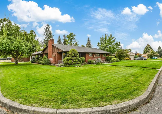 Photo 1 of Sale Pending at 2303 W Gordon Ave, Spokane, WA 99205 | MLS# 202624290 | Listing updated on 2026-09-20