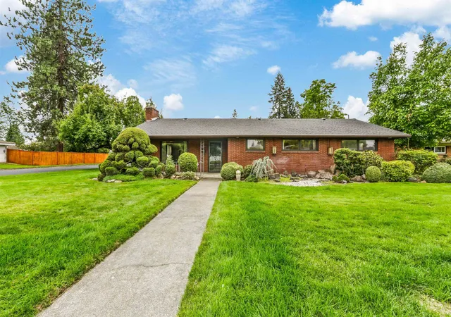 Photo 2 of Sale Pending at 2303 W Gordon Ave, Spokane, WA 99205 | MLS# 202624290 | Listing updated on 2026-09-20