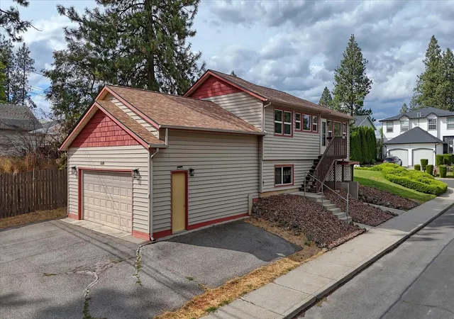 Photo 3 of Sale Pending at 3030 E 33rd Avenue, Spokane, WA 99223 | MLS# 202624297 | Listing updated on 2026-09-23