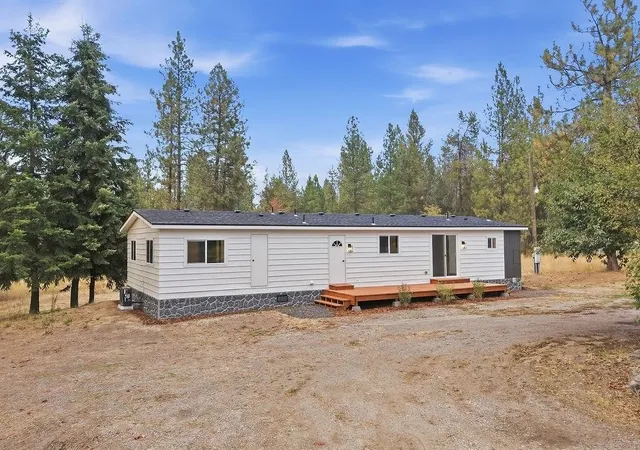 Photo 1 of Manufactured home for sale at 4303 E Oregon Rd, Elk, WA 99009 | MLS# 202624339 | Listing updated on 2026-10-17