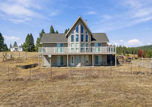 Photo 1 of Single family home for sale at 27511 N Scotts Hl Ln, Chattaroy, WA 99003 | MLS# 202624442 | Listing updated on 2026-10-21