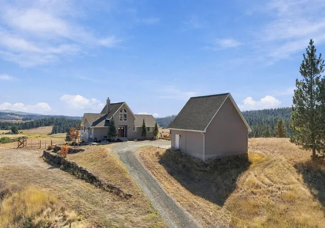 Photo 2 of Single family home for sale at 27511 N Scotts Hl Ln, Chattaroy, WA 99003 | MLS# 202624442 | Listing updated on 2026-09-19