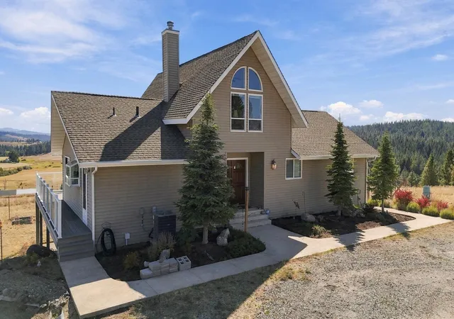 Photo 3 of Single family home for sale at 27511 N Scotts Hl Ln, Chattaroy, WA 99003 | MLS# 202624442 | Listing updated on 2026-09-19