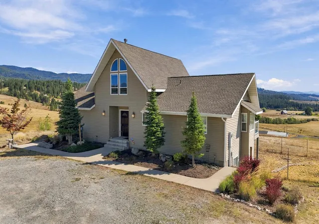 Photo 3 of Single family home for sale at 27511 N Scotts Hl Ln, Chattaroy, WA 99003 | MLS# 202624442 | Listing updated on 2026-09-19
