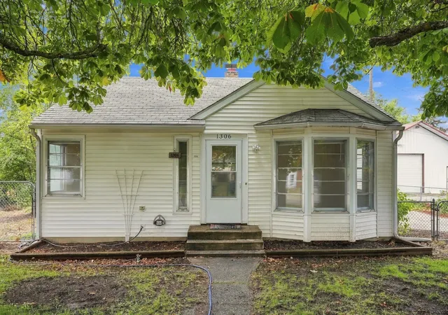 Photo 1 of Single family home for sale at 1306 N Farr Rd, Spokane Valley, WA 99206 | MLS# 202624443 | Listing updated on 2026-09-24