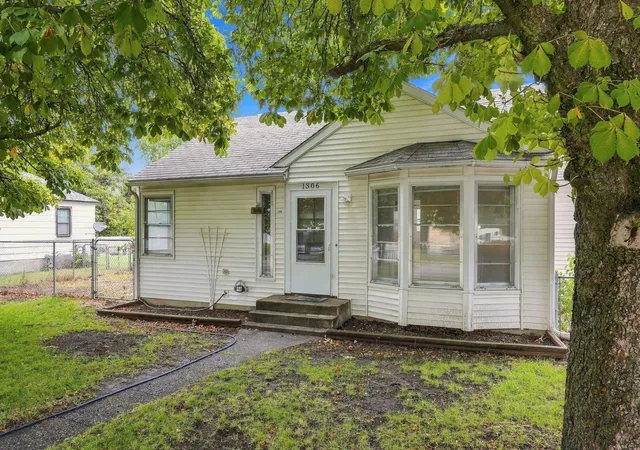 Photo 2 of Single family home for sale at 1306 N Farr Rd, Spokane Valley, WA 99206 | MLS# 202624443 | Listing updated on 2026-09-24