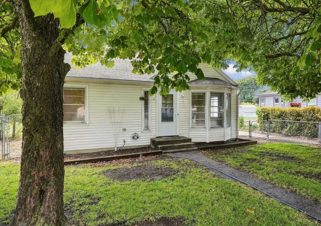 Photo 3 of Single family home for sale at 1306 N Farr Rd, Spokane Valley, WA 99206 | MLS# 202624443 | Listing updated on 2026-09-24