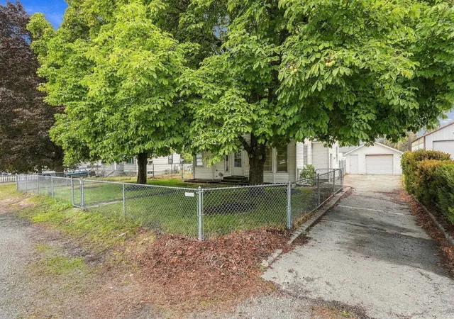 Photo 3 of Single family home for sale at 1306 N Farr Rd, Spokane Valley, WA 99206 | MLS# 202624443 | Listing updated on 2026-09-24