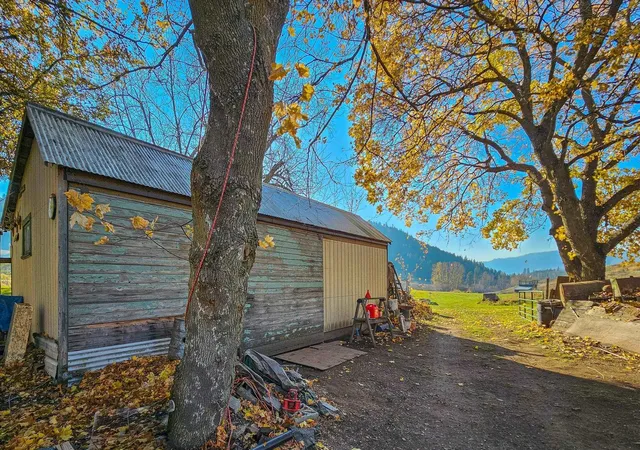 Photo 3 of Single family home for sale at 4916 Highway 25 S, Hunters, WA 99137 | MLS# 202624484 | Listing updated on 2026-09-19